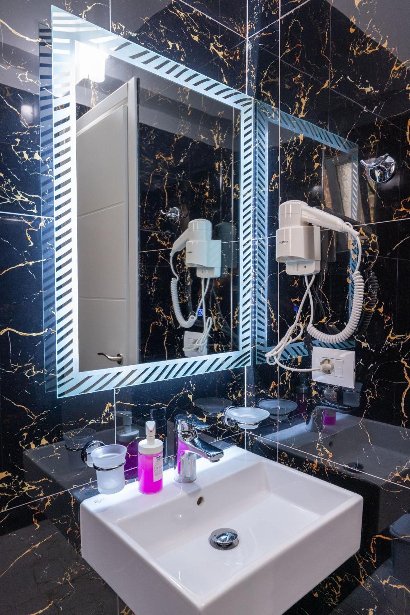 Hotel Elite Sarandë エクステリア 写真