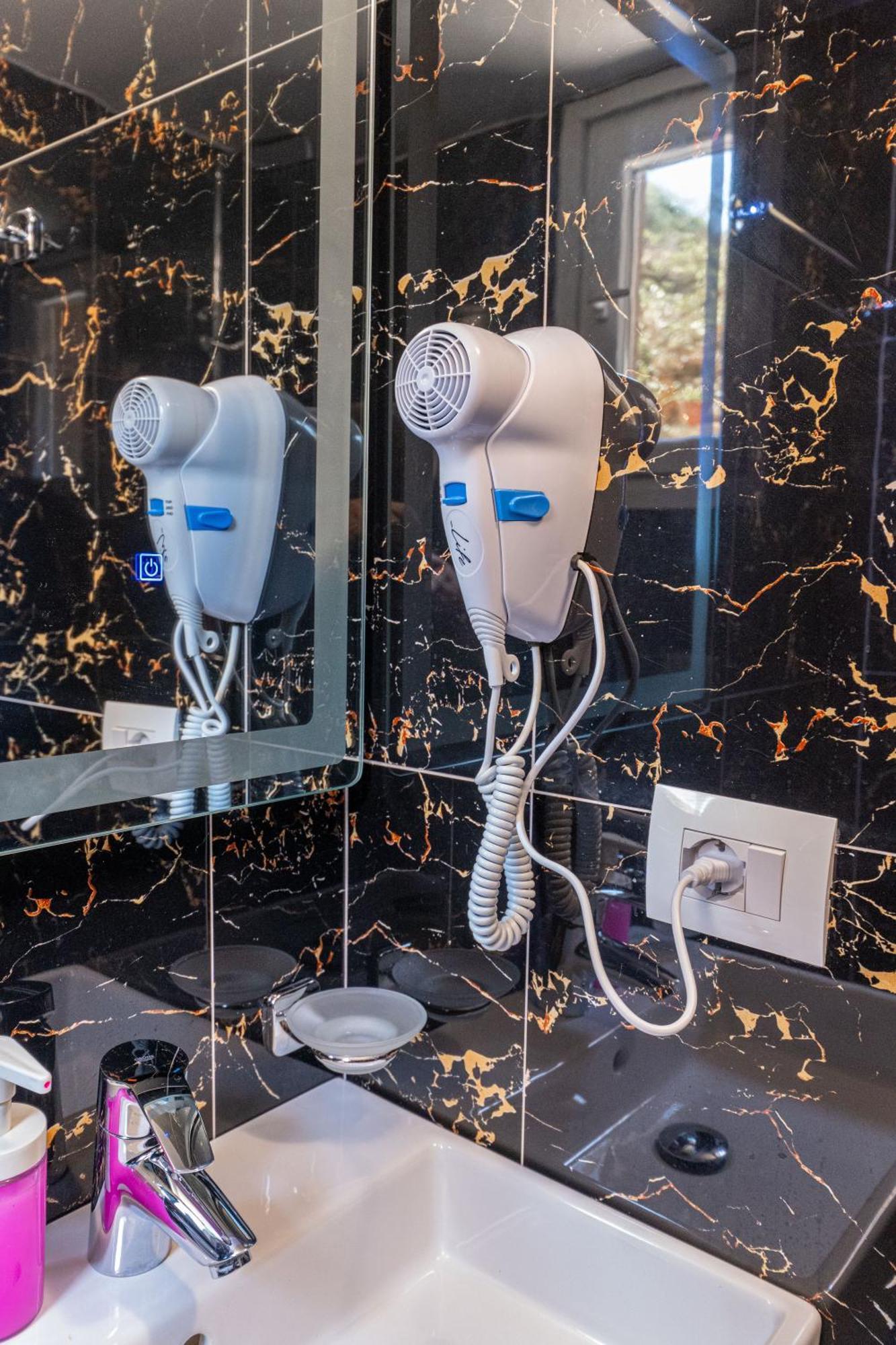 Hotel Elite Sarandë エクステリア 写真