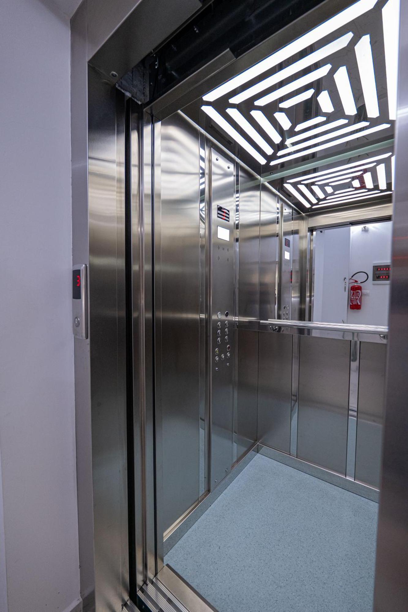 Hotel Elite Sarandë エクステリア 写真