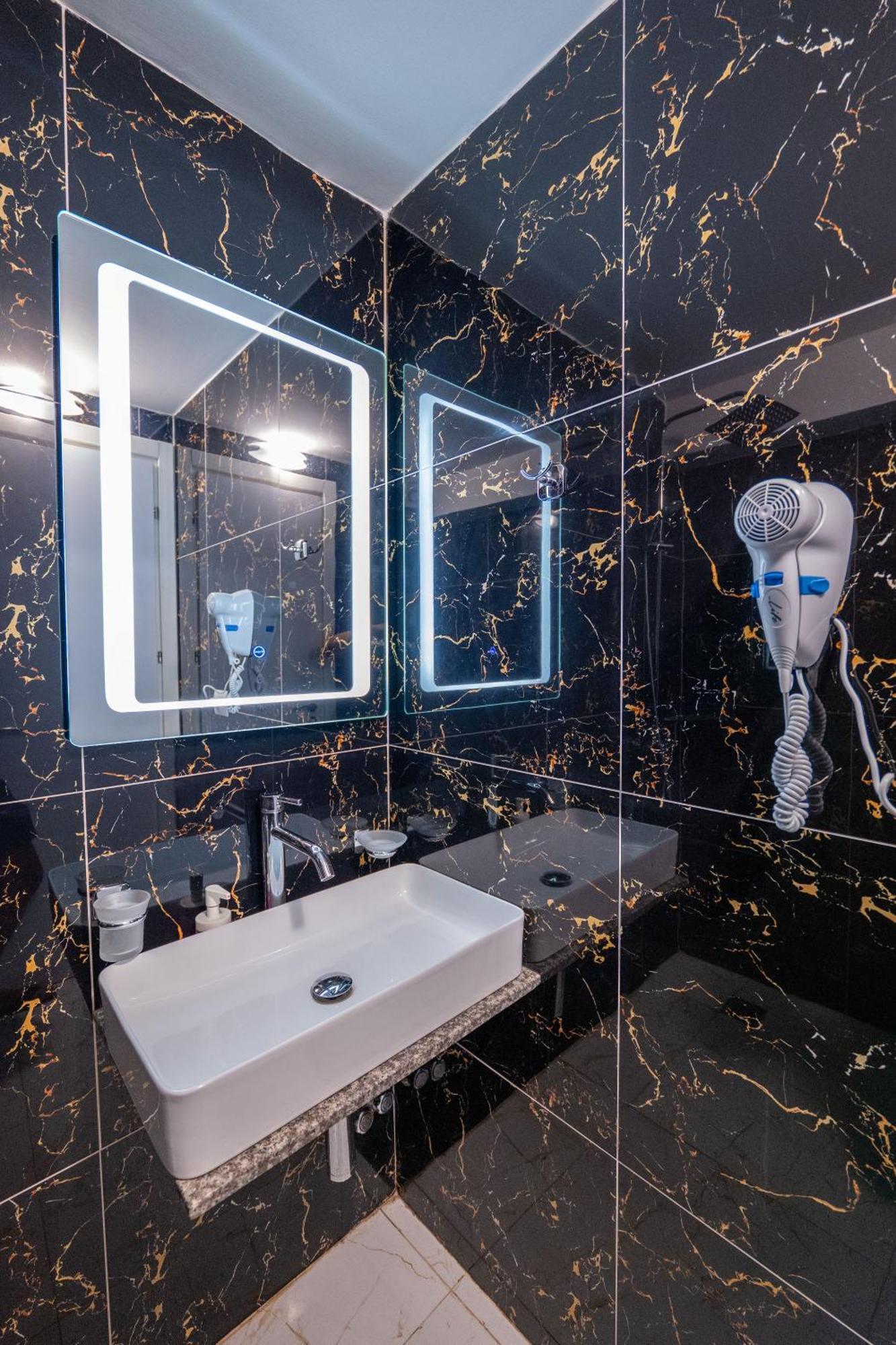 Hotel Elite Sarandë エクステリア 写真