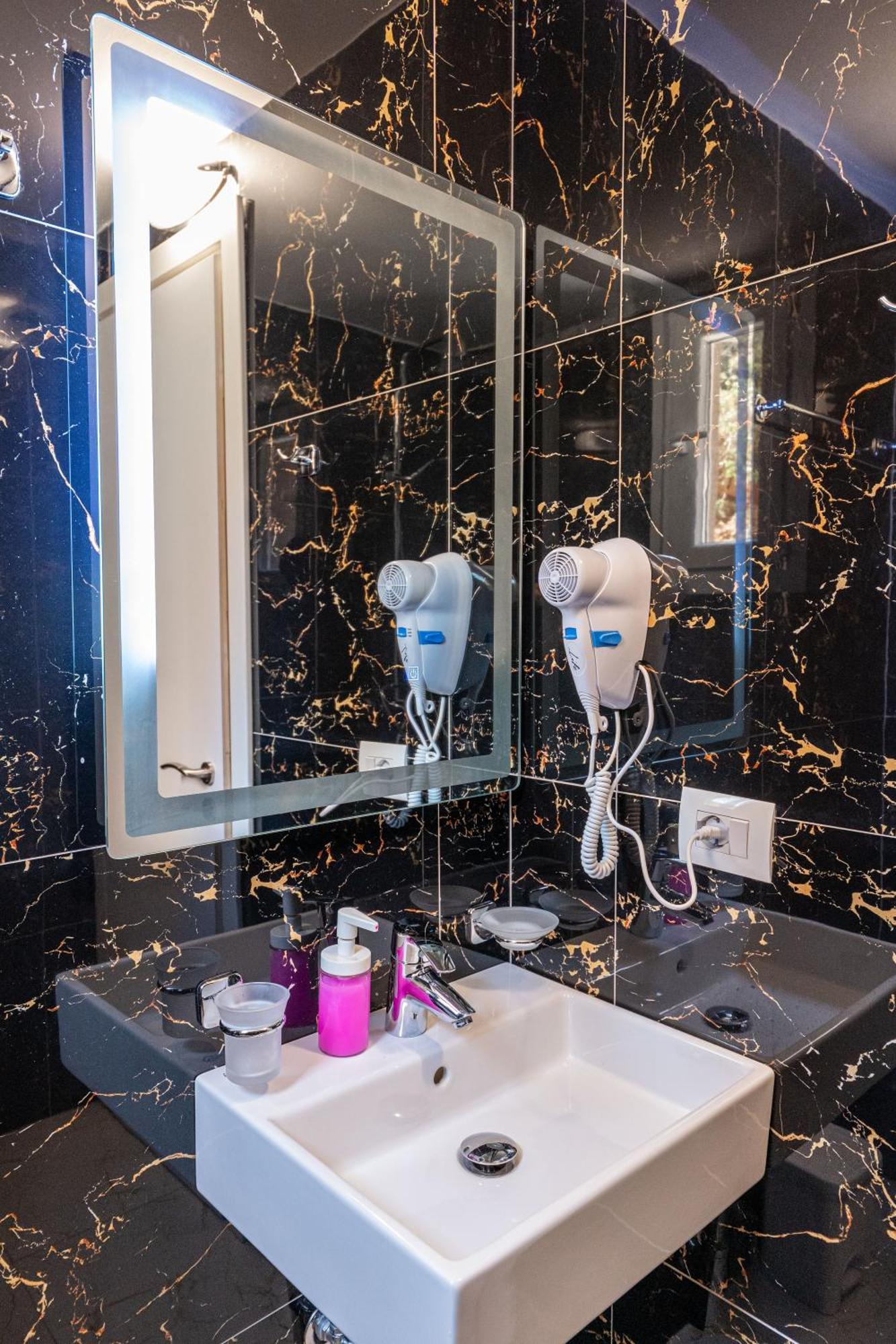 Hotel Elite Sarandë エクステリア 写真