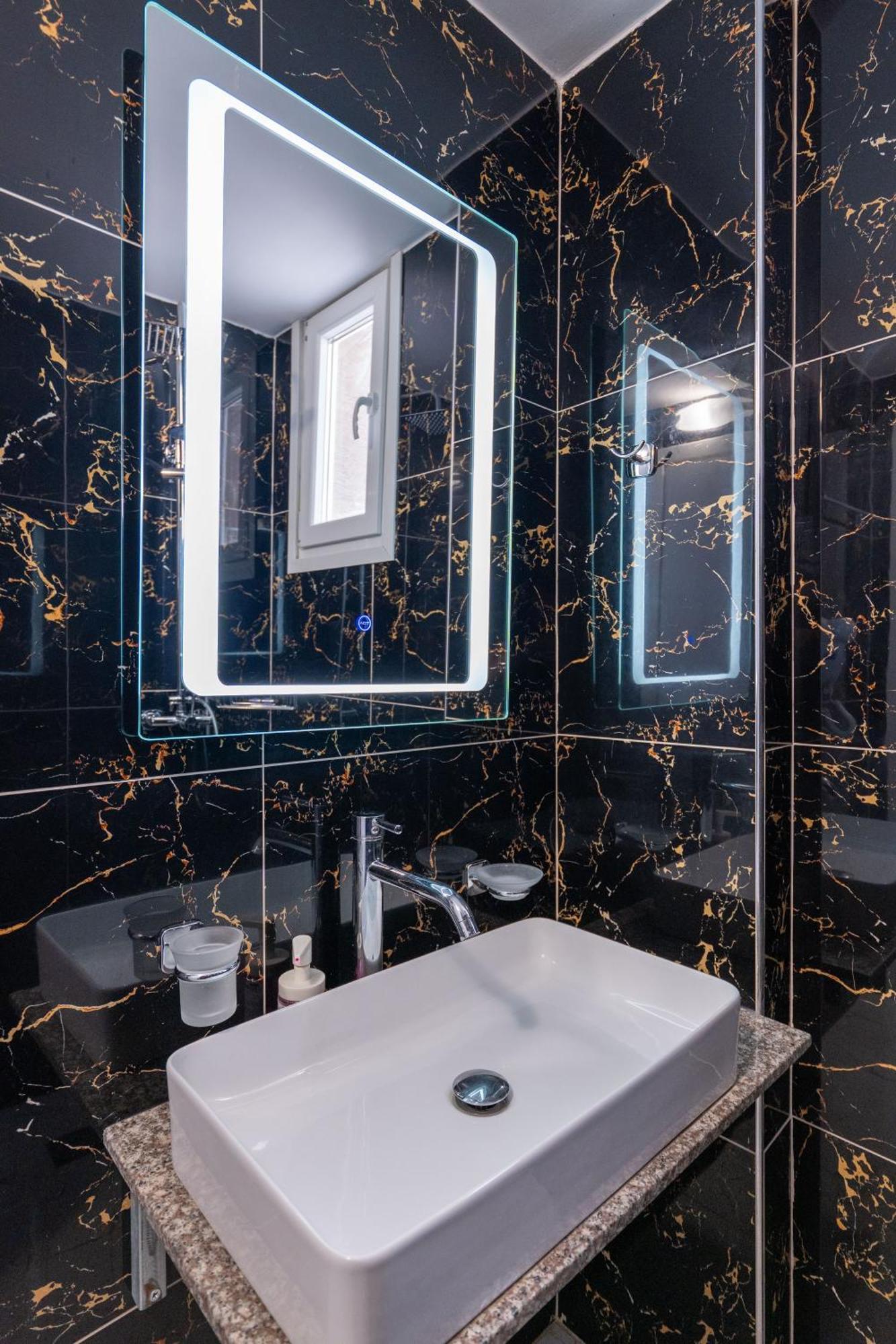 Hotel Elite Sarandë エクステリア 写真