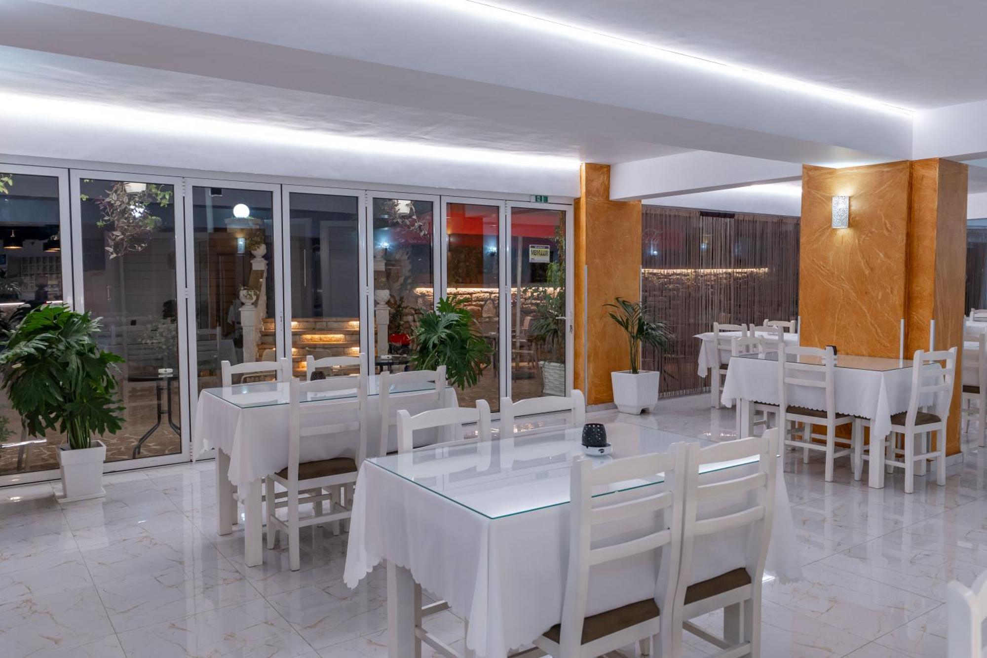 Hotel Elite Sarandë エクステリア 写真